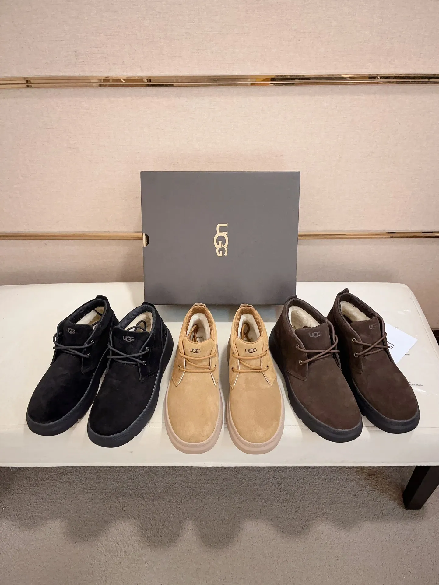 Men's shoes💰: 600💰(high-end goods) UGG❄️❄️Latest model 1:1⃣️quality, fabric: high-end quality first-layer cowhide imported from Europe. Lining: wool lining, sole: pure imported rubber foam outsole. ❤️High-end goods, fine workmanship, trendy and fashionable. The fit is very classy. If you know the goods, you will definitely not be able to refuse😍😍Code number: 41-45. Can be customized 46.47.